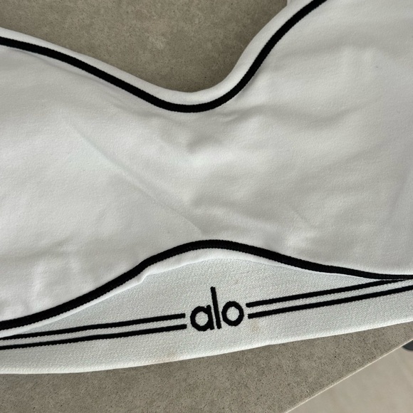 ALO Yoga Airbrush Heart Throb Bra - Picture 2 of 3